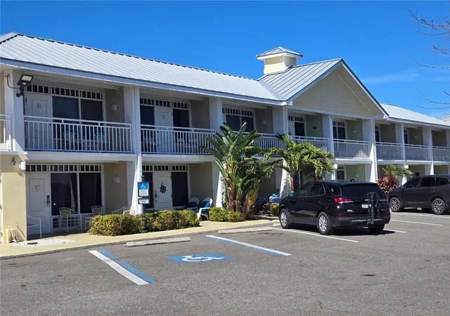 Photo 4 of Condo for sale at 611 Destiny Dr #101, Ruskin, FL 33570 | MLS# TB8480022 | Listing updated on 2026-09-12
