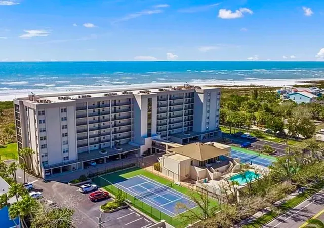 Photo 2 of Sale Pending at 420 Beach Rd #606, Sarasota, FL 34242 | MLS# A4683822 | Listing updated on 2026-10-06
