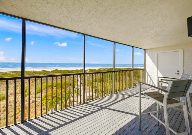 Listing Photo 4 - Condo for sale in building located at 420 Bch Rd, Sarasota, FL 34242 - Unit #606