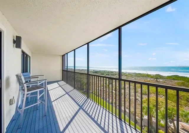 Photo 3 of Sale Pending at 420 Beach Rd #606, Sarasota, FL 34242 | MLS# A4683822 | Listing updated on 2026-10-06