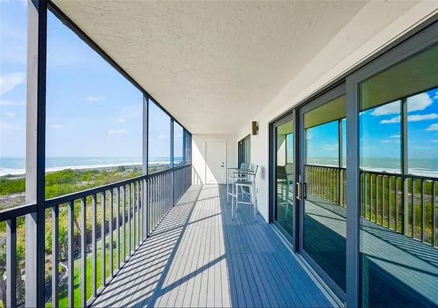 Listing Photo 4 - Condo for sale in building located at 420 Bch Rd, Sarasota, FL 34242 - Unit #606