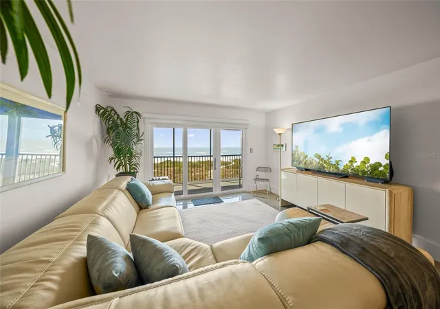 Listing Photo 5 - Condo for sale in building located at 420 Bch Rd, Sarasota, FL 34242 - Unit #606