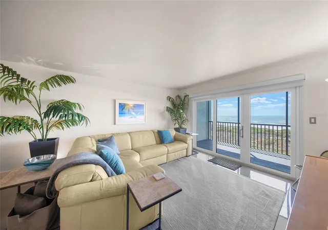 Listing Photo 5 - Condo for sale in building located at 420 Bch Rd, Sarasota, FL 34242 - Unit #606