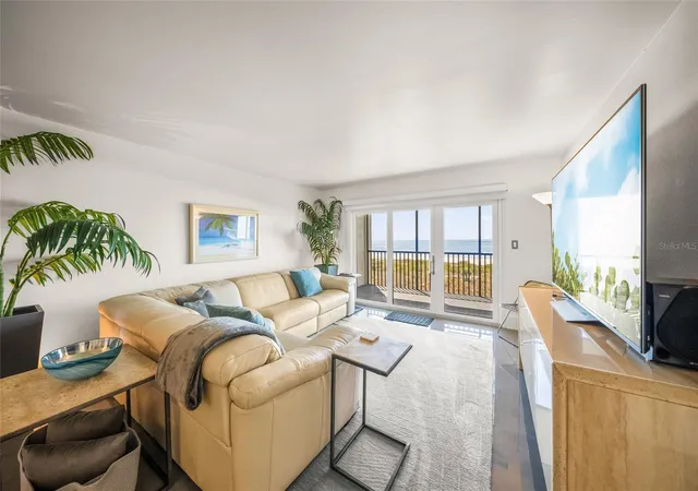 Listing Photo 3 - Condo for sale in building located at 420 Bch Rd, Sarasota, FL 34242 - Unit #606