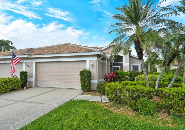 Photo 1 of Single family home for sale at 9411 Forest Hills Cir, Sarasota, FL 34238 | MLS# A4683831 | Listing updated on 2026-09-06
