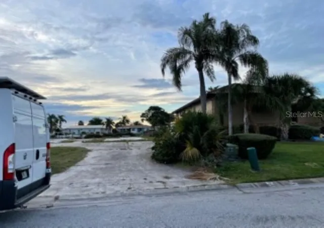 5th image of 5008 Ensign Loop, New Port Richey, FL 34652 | MLS# O6385412