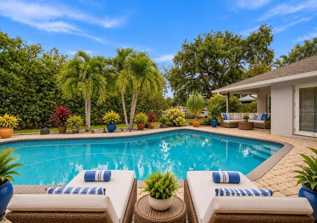 Photo 3 of Single family home for sale at 5104 W San Jose St, Tampa, FL 33629 | MLS# TB8480215 | Listing updated on 2026-10-06