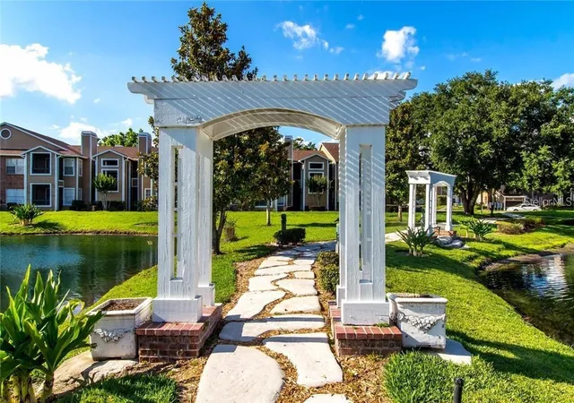 Homes for sale in Orlando, FL | 4200 Thornbriar Ln #E305, Orlando, FL 32822 | MLS# S5144558