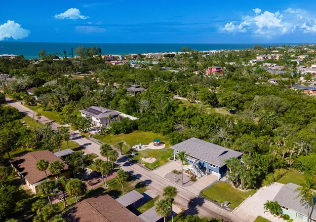 2nd image of 681 Gulf Bay Rd, Longboat Key, FL 34228 | MLS# A4683898