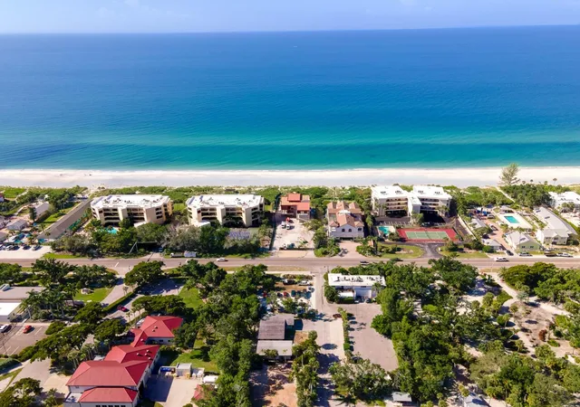4th image of 681 Gulf Bay Rd, Longboat Key, FL 34228 | MLS# A4683898