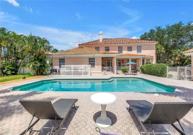 Photo 4 of Single family home for sale at 4930 Sandpiper Ln S, St Petersburg, FL 33711 | MLS# TB8480282 | Listing updated on 2026-08-17