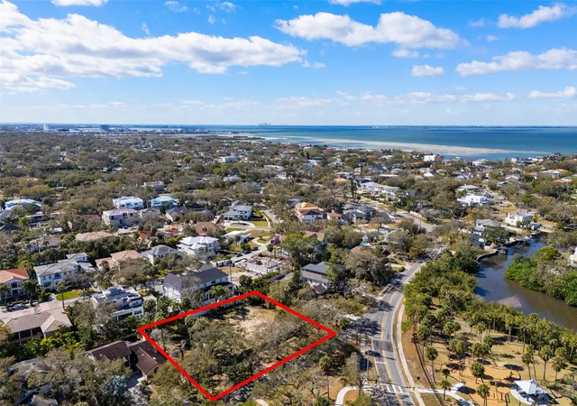 Photo 3 of Sale Pending at 4628 W Bay To Blvd, Tampa, FL 33629 | MLS# TB8480340 | Listing updated on 2026-09-21