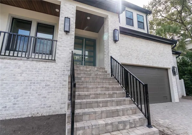 Photo 3 of Mansion for sale at 4906 W Estrella St, Tampa, FL 33629 | MLS# TB8480385 | Listing updated on 2026-10-08