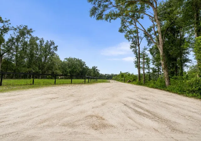 3rd image of 17807 Sw 83Rd Ave, Archer, FL 32618 | MLS# OM719640