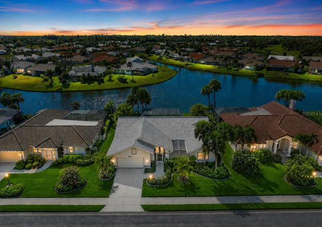 Photo 2 of Single family home for sale at 1679 Valley Dr, Venice, FL 34292 | MLS# A4684031 | Listing updated on 2026-08-12
