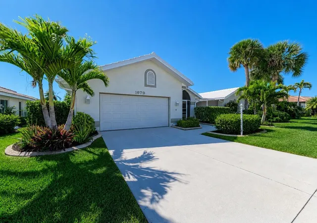 Photo 4 of Single family home for sale at 1679 Valley Dr, Venice, FL 34292 | MLS# A4684031 | Listing updated on 2026-08-12