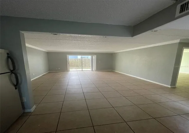 Listing Photo 4 - Condo for sale in building located at 14413 Americana Cir, TAMPA, FL 33613 - Unit #105