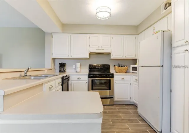 Photo 2 of Condo for sale at 13953 Fairway Is Dr #621, Orlando, FL 32837 | MLS# O6385852 | Listing updated on 2026-07-09