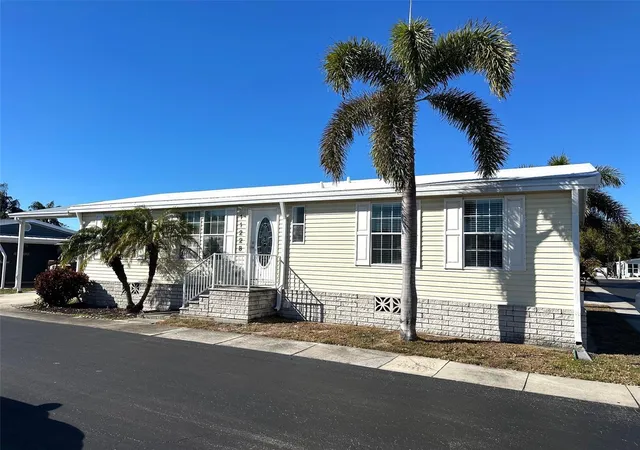 Photo 3 of Manufactured home for sale at 11228 102nd Street N #180, Largo, FL 33773 | MLS# TB8480658 | Listing updated on 2026-08-17