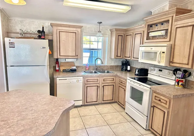 Photo 4 of Manufactured home for sale at 11228 102nd Street N #180, Largo, FL 33773 | MLS# TB8480658 | Listing updated on 2026-08-17