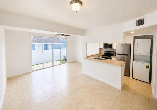 Photo 3 of Townhouse for sale at 225 Mango Dr, Davenport, FL 33897 | MLS# G5108797 | Listing updated on 2026-10-05