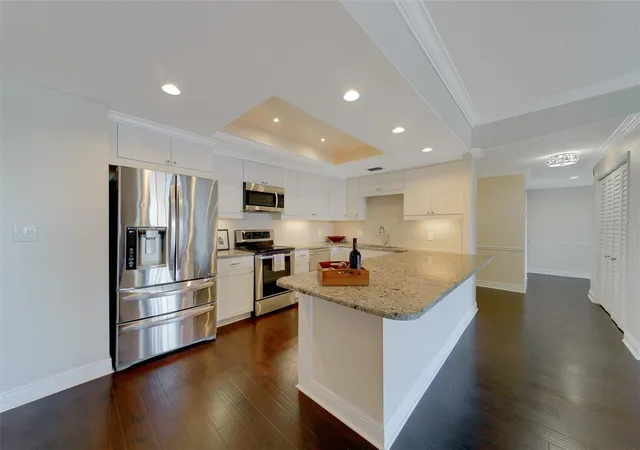 5th image of 8 Belleview Blvd, Belleair, FL 33756