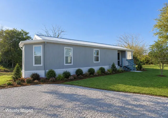 Single family home for sale at 702 W Hillsboro St, PLANT CITY, FL 33563 | MLS# S5144649