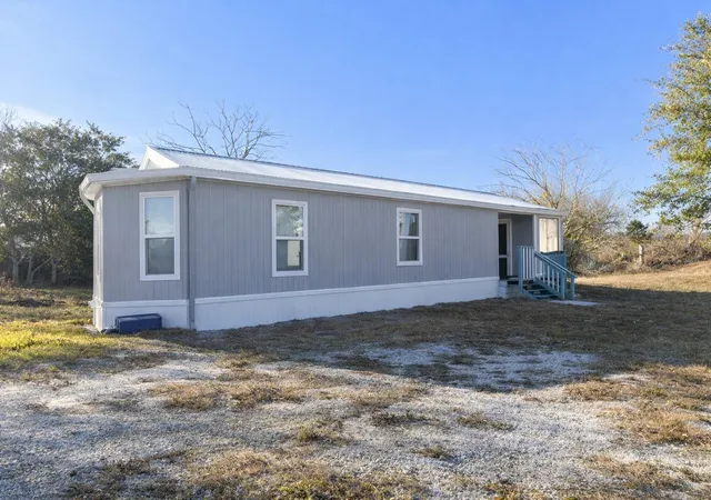 Photo 2 of Single family home for sale at 702 W Hillsboro St, Plant City, FL 33563 | MLS# S5144649 | Listing updated on 2026-09-17