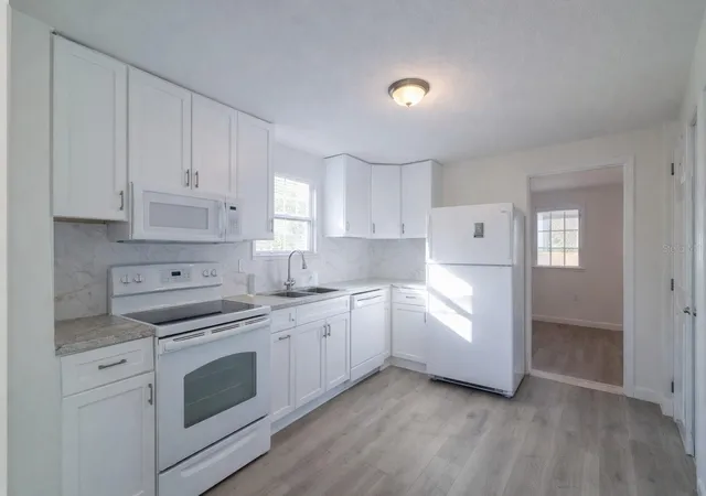 Photo 3 of Single family home for sale at 702 W Hillsboro St, Plant City, FL 33563 | MLS# S5144649 | Listing updated on 2026-09-17