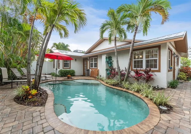 2nd image of 201 54th St, Holmes Beach, FL 34217 | MLS# TB8480803
