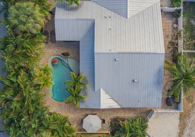 3rd image of 201 54Th St, Holmes Beach, FL 34217