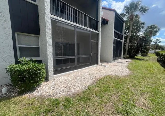 Listing Photo 4 - Condo for sale in building located at 3249 Beneva Rd, Sarasota, FL 34232 - Unit #103