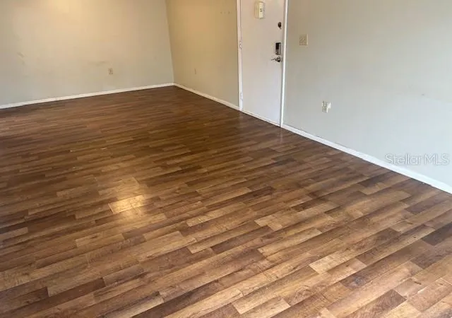 Listing Photo 5 - Condo for sale in building located at 3249 Beneva Rd, Sarasota, FL 34232 - Unit #103