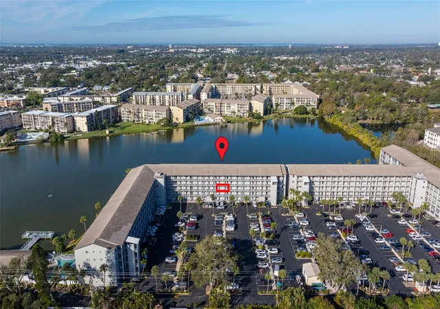 Listing Photo 5 - Condo for sale in building located at 3408 Lake Bayshore Dr, BRADENTON, FL 34205 - Unit #P-317