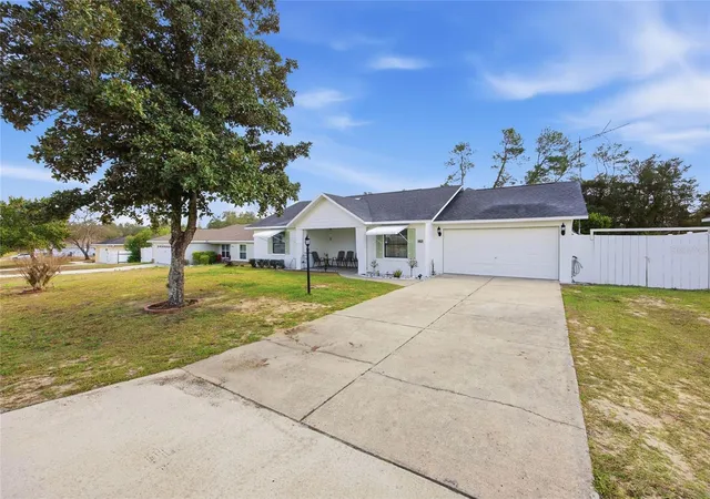 Photo 2 of Single family home for sale at 465 Marion Oaks Blvd, Ocala, FL 34473 | MLS# OM719717 | Listing updated on 2026-09-02