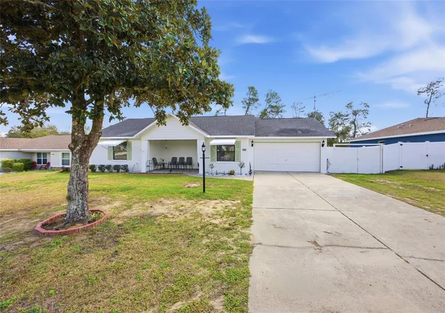 Photo 3 of Single family home for sale at 465 Marion Oaks Blvd, Ocala, FL 34473 | MLS# OM719717 | Listing updated on 2026-09-02