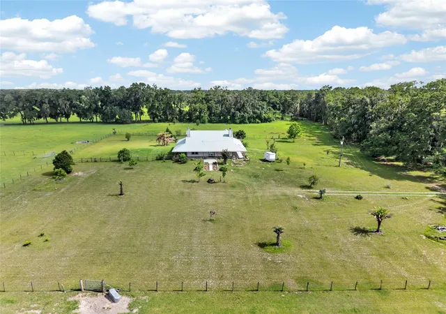 1st image of 28924 Sw 30th Ave, Newberry, FL 32669 | MLS# GC537983