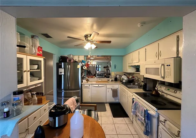 Photo 4 of Townhouse for sale at 913 Michigan Ave, Saint Cloud, FL 34769 | MLS# O6386162 | Listing updated on 2026-02-28