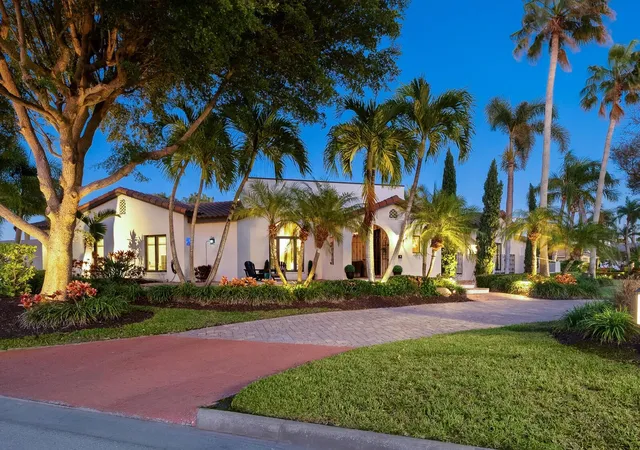3rd image of 319 Bird Key Dr, Sarasota, FL 34236 | MLS# A4684204