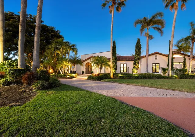 2nd image of 319 Bird Key Dr, Sarasota, FL 34236 | MLS# A4684204