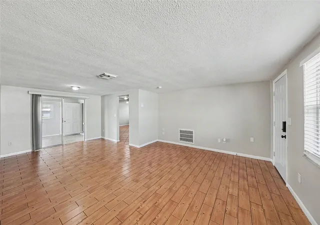Photo 4 of Single family home for sale at 7214 Ingleside Dr, Port Richey, FL 34668 | MLS# O6386236 | Listing updated on 2026-08-21