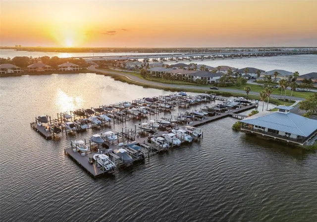 3rd image of 904 Riverscape St, Bradenton, FL 34208 | MLS# A4684220
