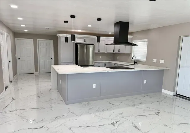 3rd image of 715 65Th Avenue Dr W, Bradenton, FL 34207 | MLS# A4684244