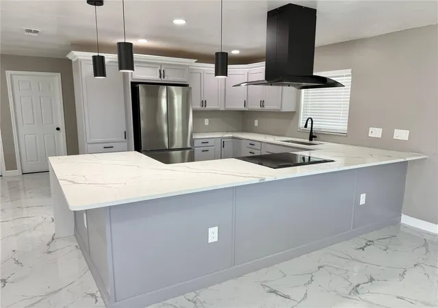 4th image of 715 65Th Avenue Dr W, Bradenton, FL 34207 | MLS# A4684244