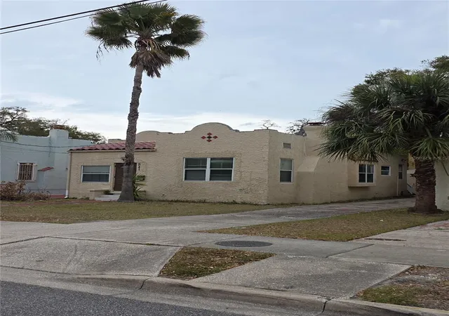 Photo 3 of Single family home for sale at 847 S Ridgewood Ave, Daytona Beach, FL 32114 | MLS# V4947593 | Listing updated on 2026-03-28