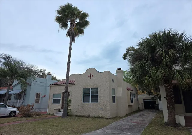 Photo 3 of Single family home for sale at 847 S Ridgewood Ave, Daytona Beach, FL 32114 | MLS# V4947593 | Listing updated on 2026-03-28