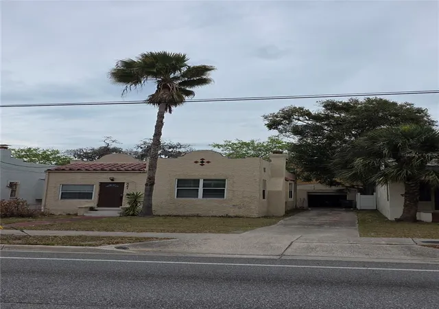 Photo 4 of Single family home for sale at 847 S Ridgewood Ave, Daytona Beach, FL 32114 | MLS# V4947593 | Listing updated on 2026-03-28