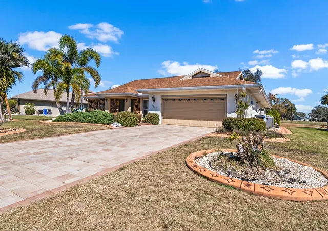 5th image of 1917 E View Dr, Sun City Center, FL 33573 | MLS# TB8481195