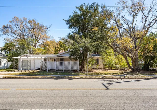 Photo 4 of Single family home for sale at 2627 W Watrous Ave, Tampa, FL 33629 | MLS# TB8481227 | Listing updated on 2026-08-18
