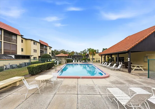 2nd image of 2420 Winding Creek Blvd, CLEARWATER, FL 33761